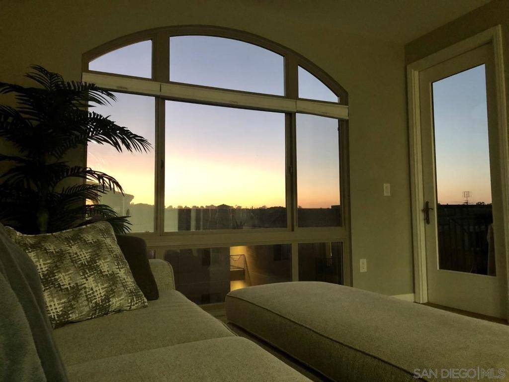 San Diego, CA 92130,3887 Pell Place #433