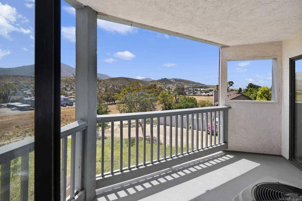 Spring Valley, CA 91978,2952 Anawood Way