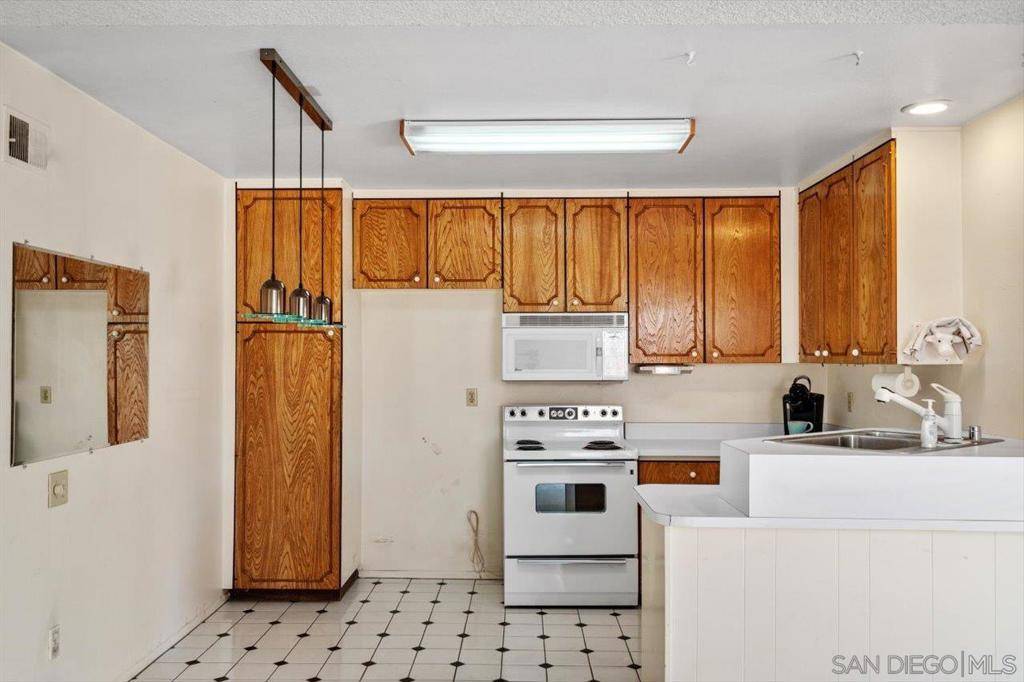 Escondido, CA 92026,2146 Country Pl