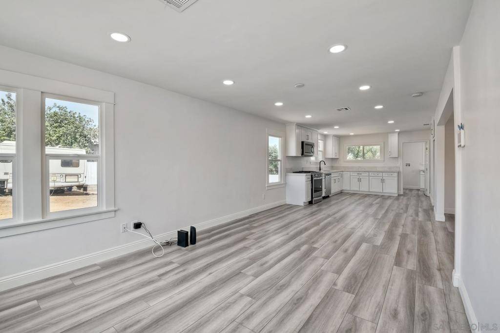 Fallbrook, CA 92028,228 E Aviation Rd