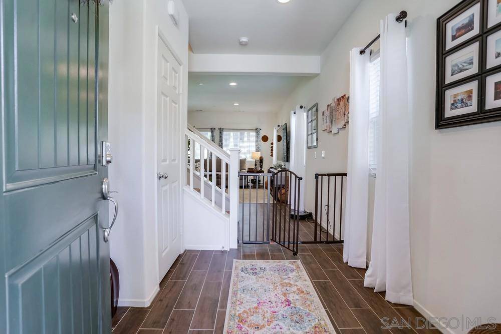 Fallbrook, CA 92028,35118 Persano PL