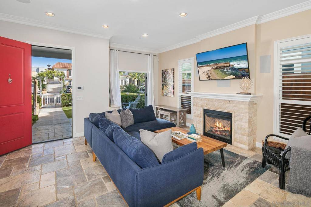 San Diego, CA 92109,1742 Thomas Avenue