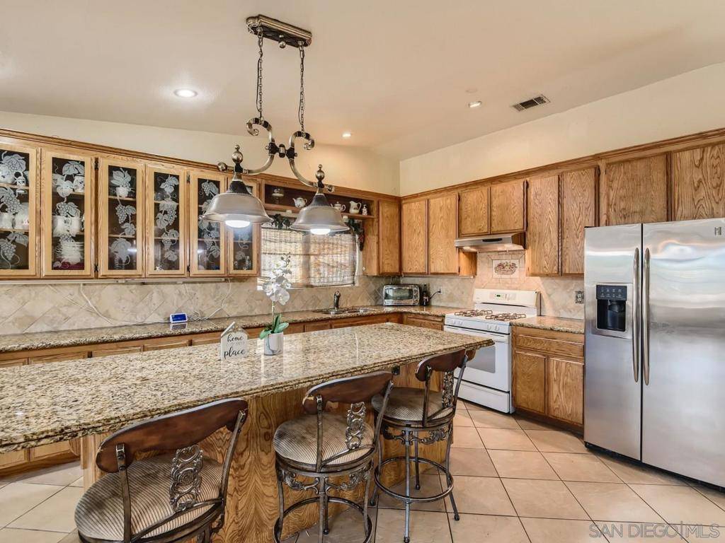 Fallbrook, CA 92028,840 La Strada Dr