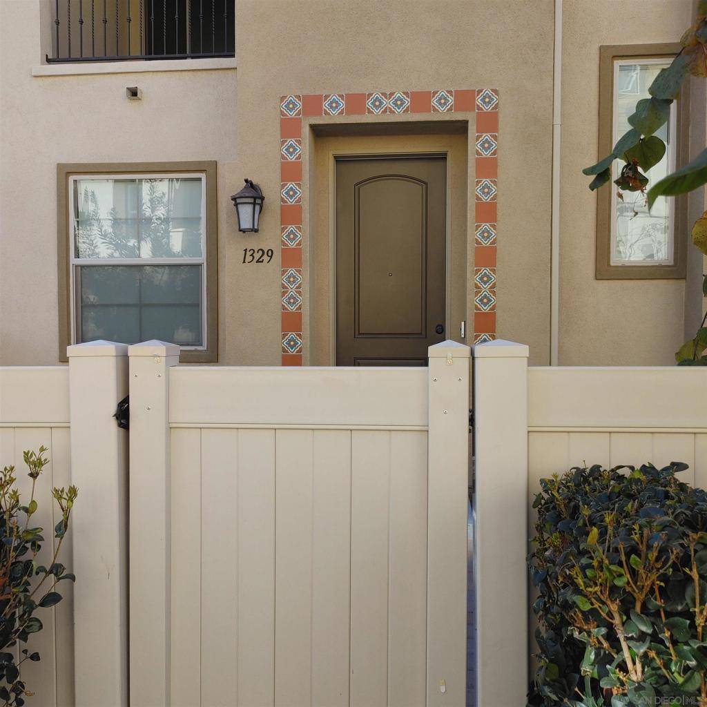 Oceanside, CA 92056,1329 Via Lucero