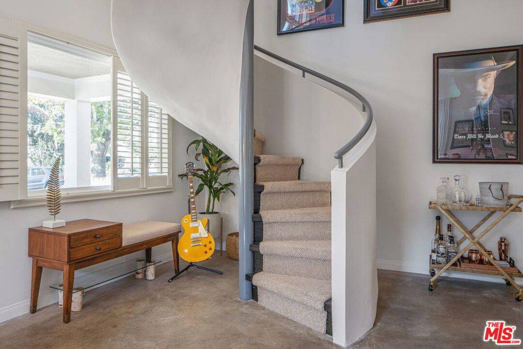 Los Angeles, CA 90028,1322 N CHEROKEE AVE