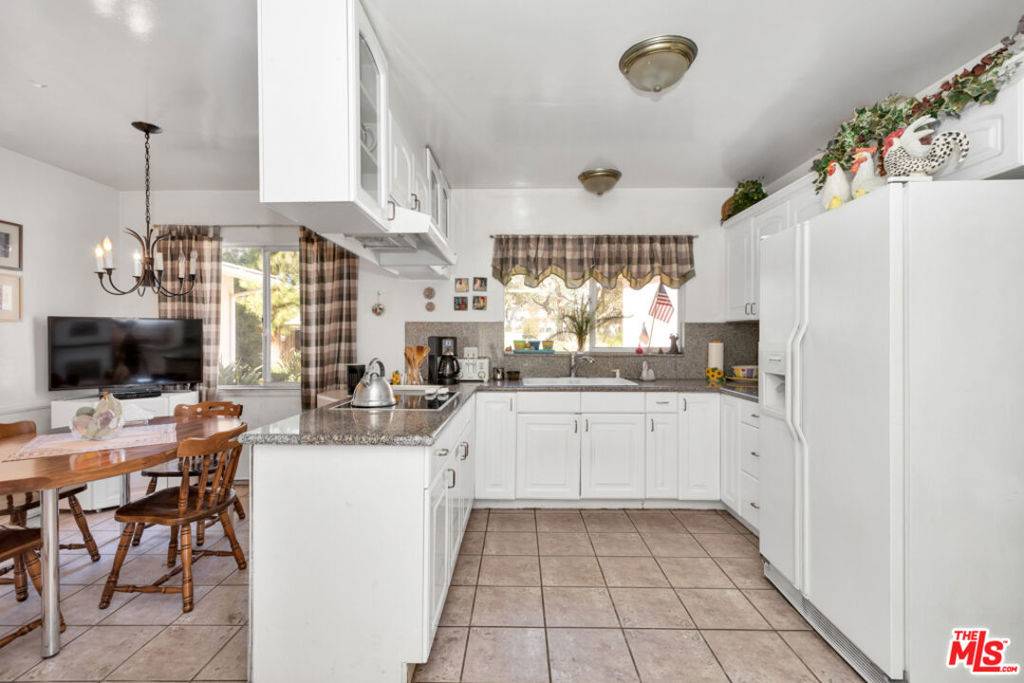 Glendale, CA 91208,1728 CAPISTRANO CIR