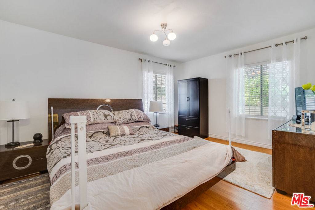 Glendale, CA 91207,1621 PUEBLA DR