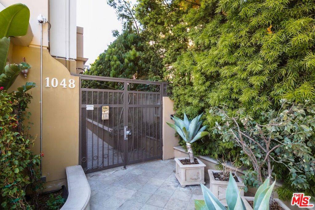 Santa Monica, CA 90403,1048 3RD ST #105
