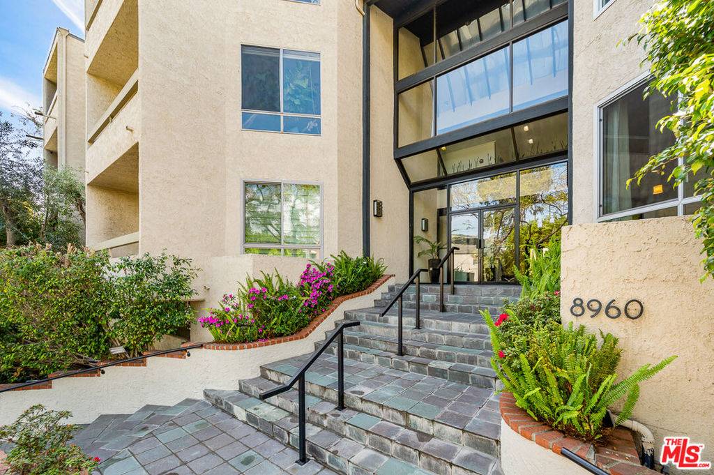 West Hollywood, CA 90069,8960 CYNTHIA ST #210