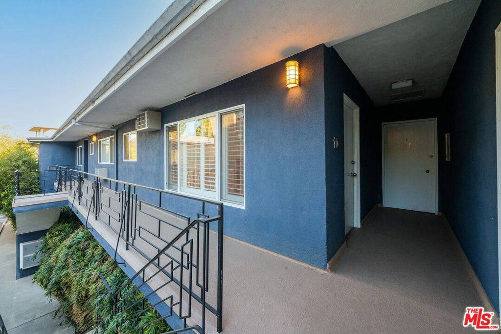 West Hollywood, CA 90069,943 WESTBOURNE DR