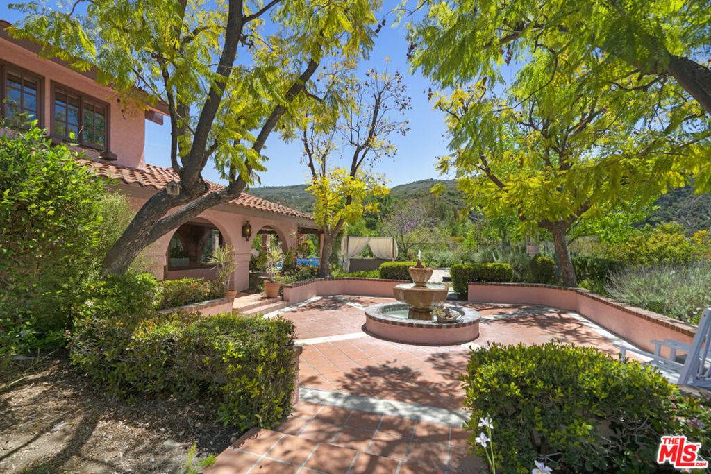 Calabasas, CA 91302,2091 MCKAIN ST