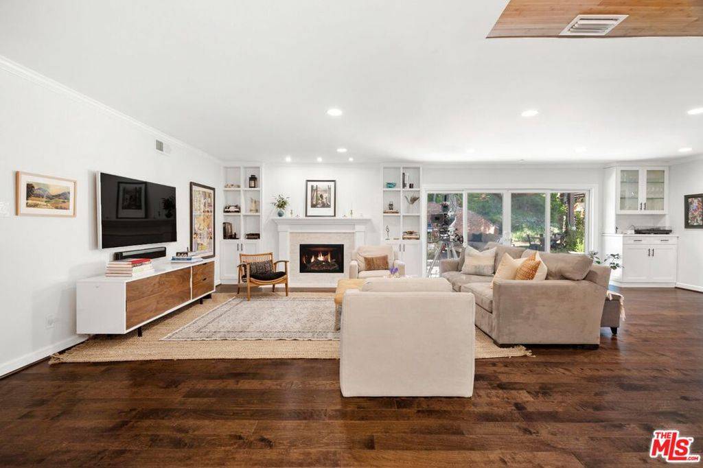 Northridge, CA 91325,17403 BALLINGER ST