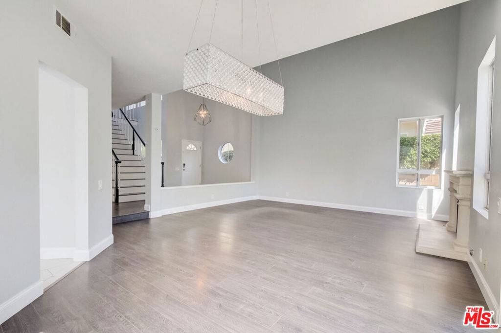 Moorpark, CA 93021,4249 RIVERGLEN ST