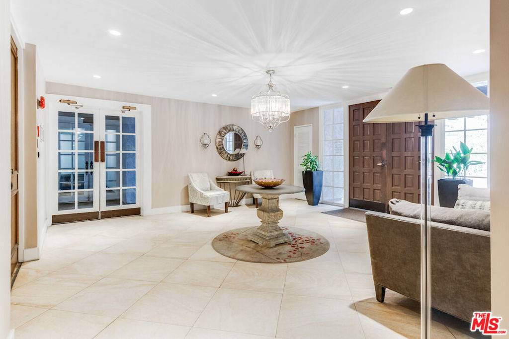 Culver City, CA 90230,5870 GREEN VALLEY CIR #226