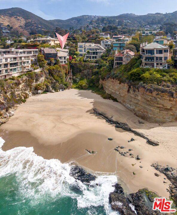 Laguna Beach, CA 92651,31595 TABLE ROCK DR