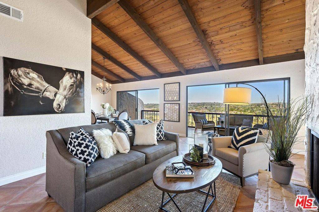 Carlsbad, CA 92009,2416 SACADA CIR #B