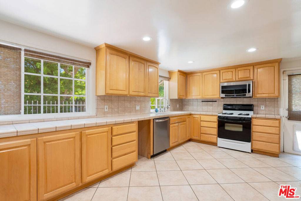 Sherman Oaks, CA 91401,5504 TYRONE AVE