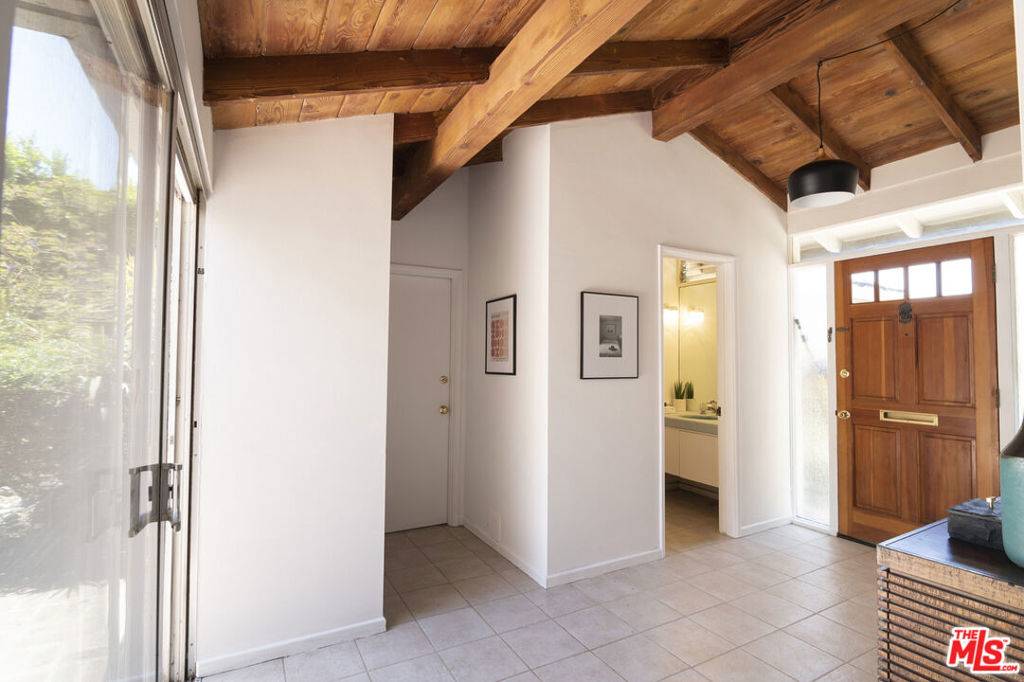 Pacific Palisades, CA 90272,914 BIENVENEDA AVE