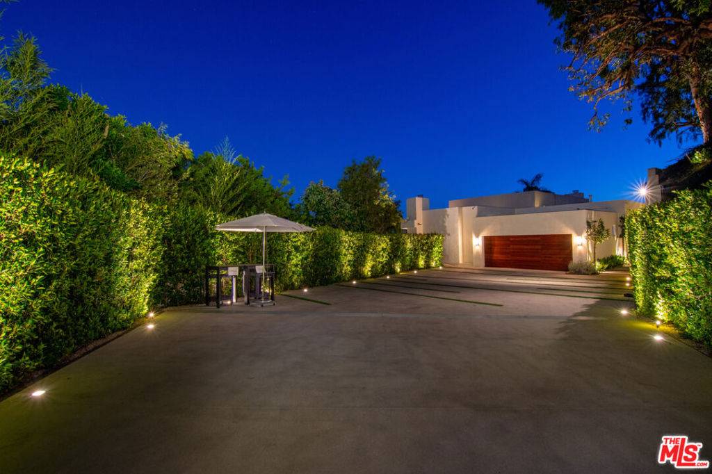 Beverly Hills, CA 90210,1541 SUMMITRIDGE DR