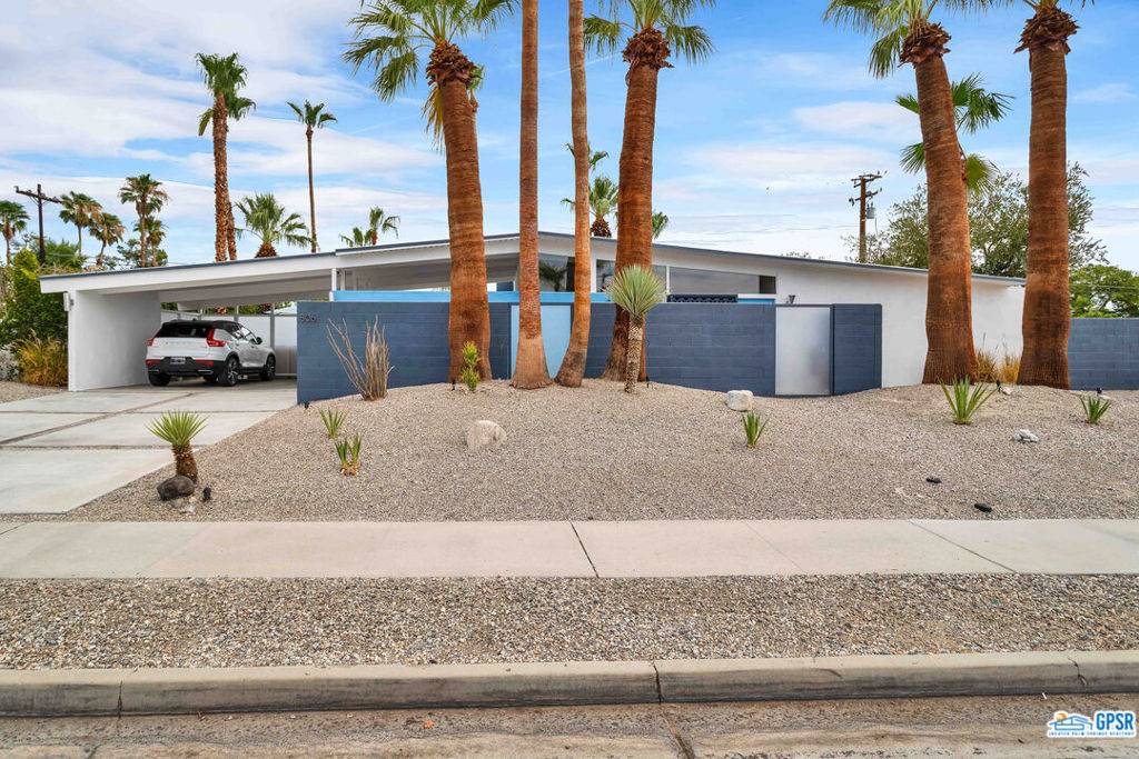 Palm Springs, CA 92262,806 E Racquet Club RD