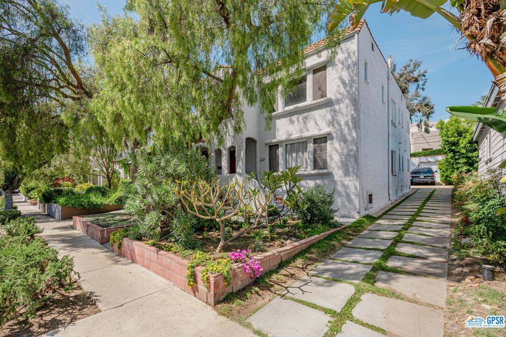West Hollywood, CA 90069,8617 Rugby DR