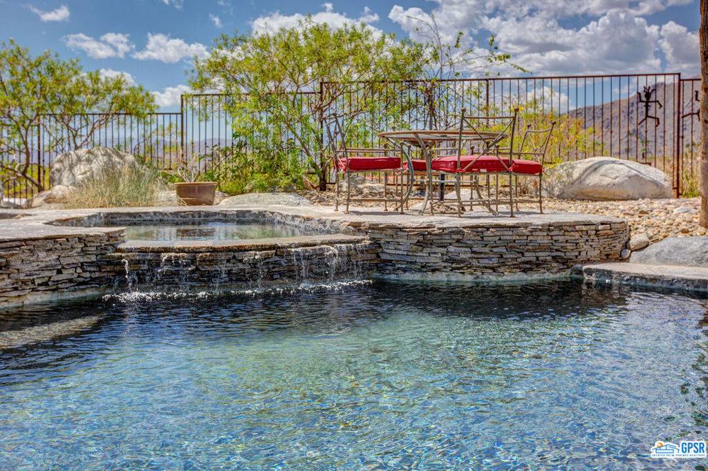 Palm Springs, CA 92262,955 W Via Livorno