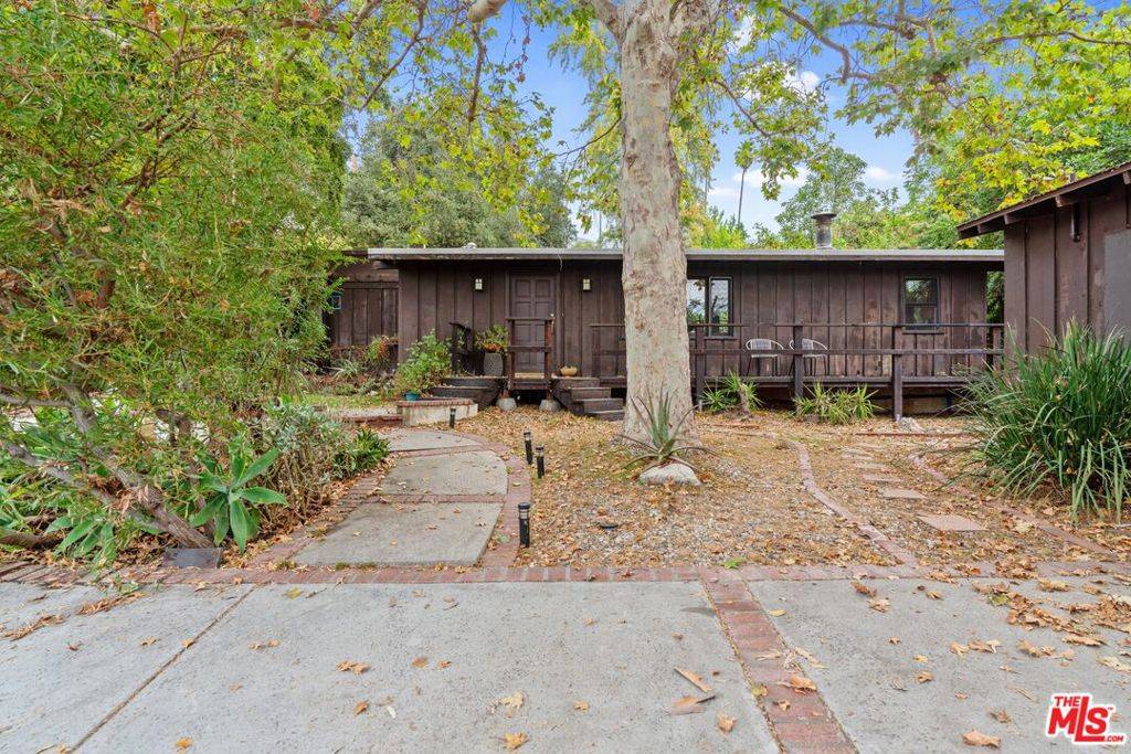 Altadena, CA 91001,365 W Poppyfields DR