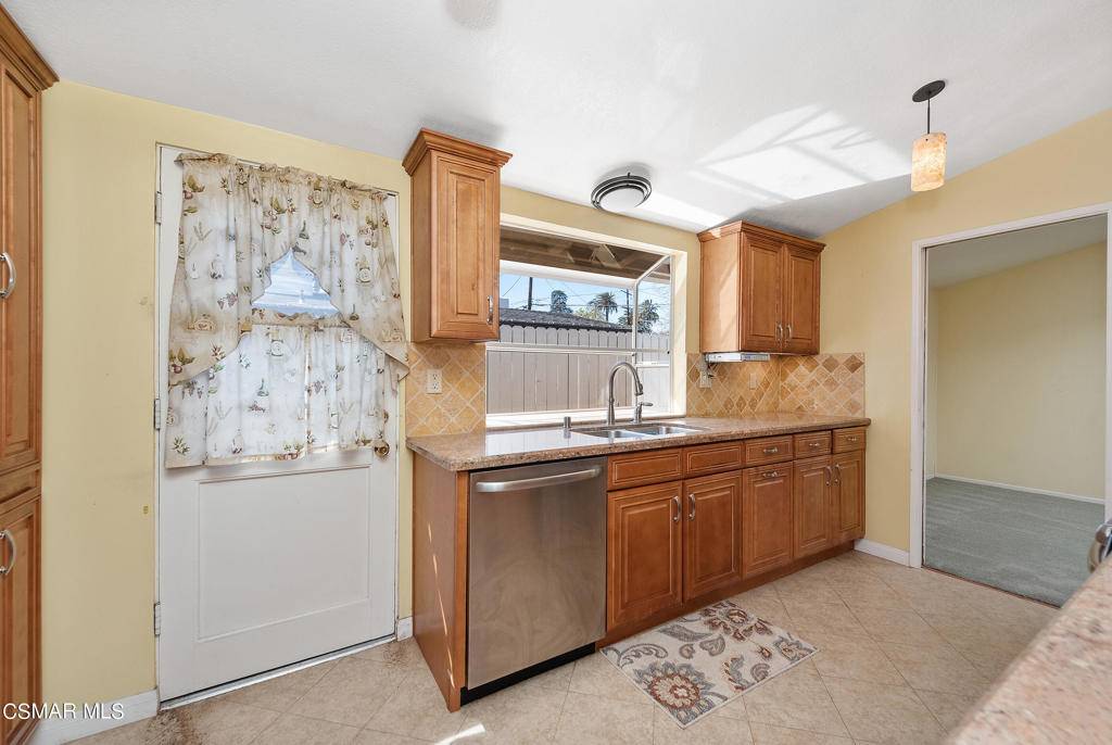 Granada Hills, CA 91344,10613 Danube AVE