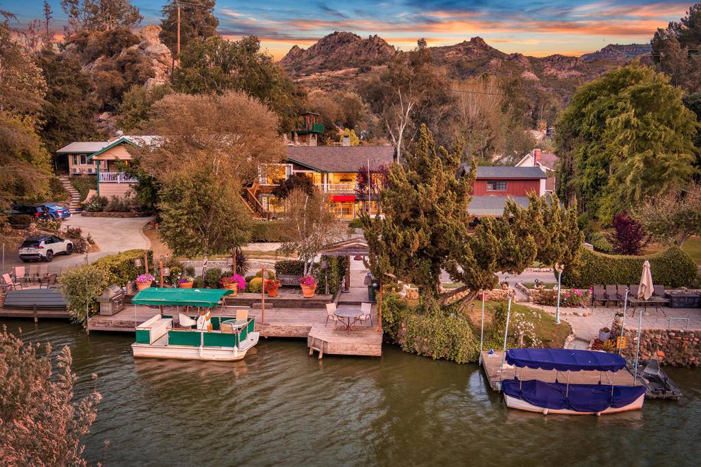 Agoura Hills, CA 91301,29140 S Lakeshore DR