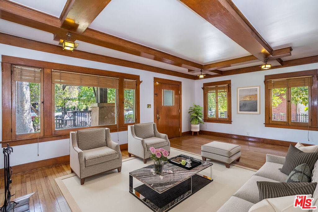 Los Angeles, CA 90068,2003 Canyon DR