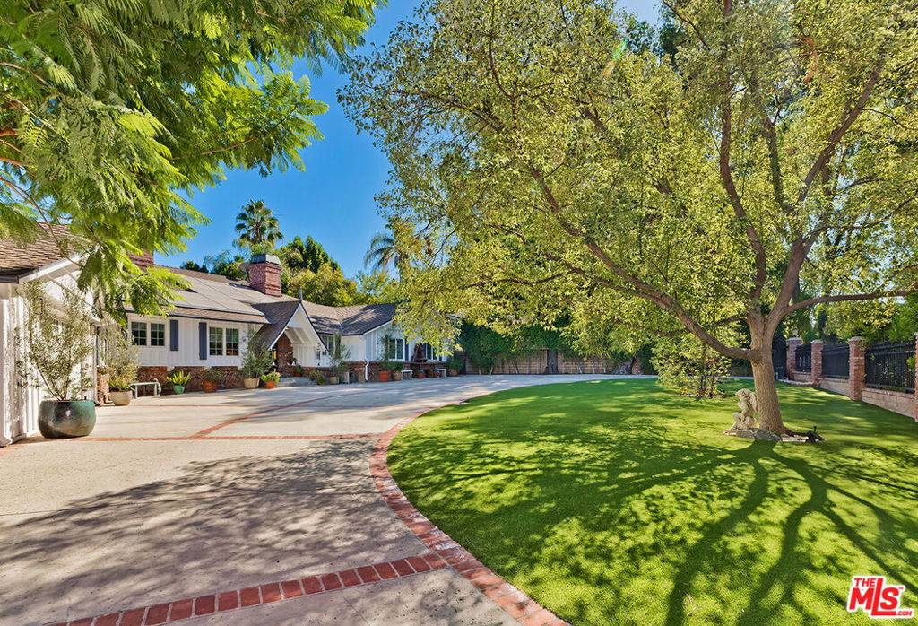 Tarzana, CA 91356,5460 Corbin AVE