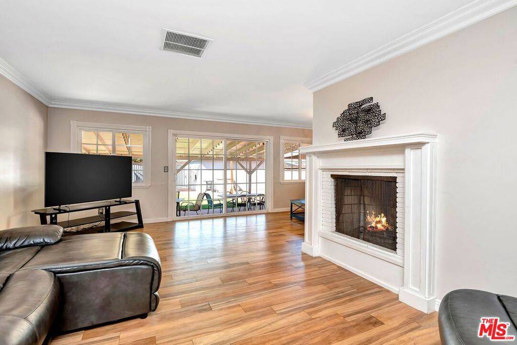 Tarzana, CA 91335,6315 Tampa AVE