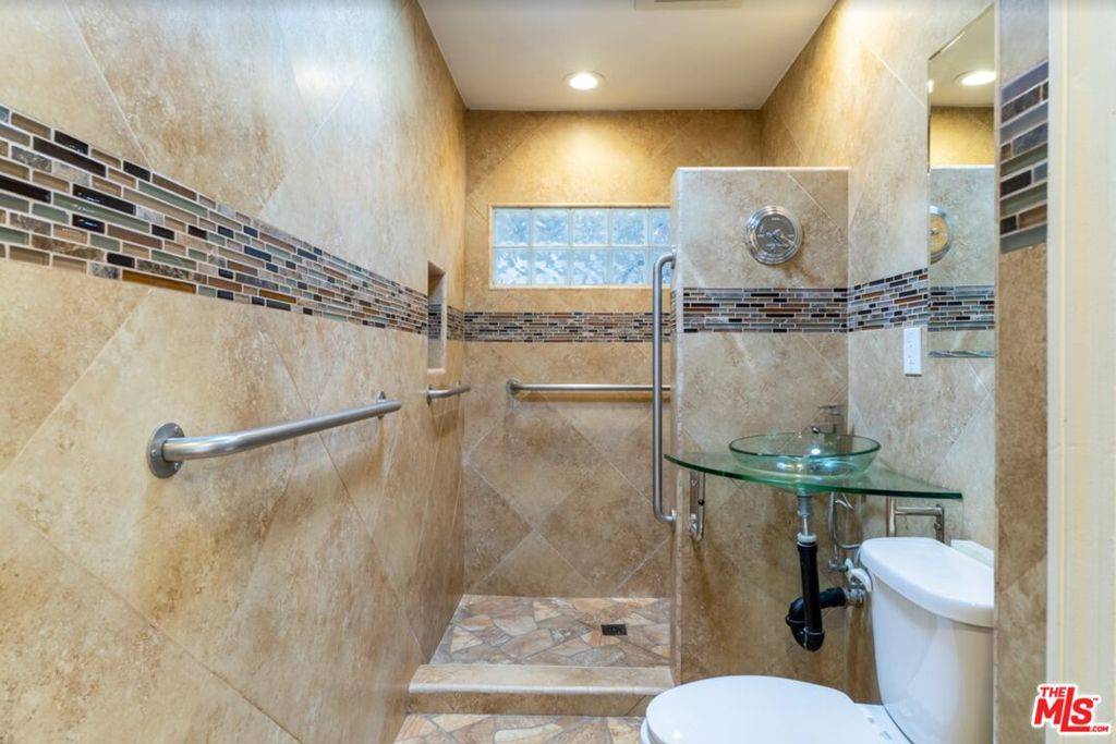 Torrance, CA 90501,1639 W 228th ST