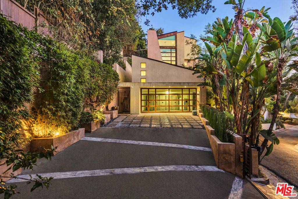 Los Angeles, CA 90068,3110 Deronda DR