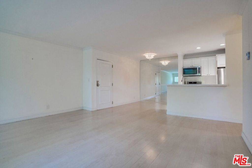 West Hollywood, CA 90069,8577 Rugby DR #206