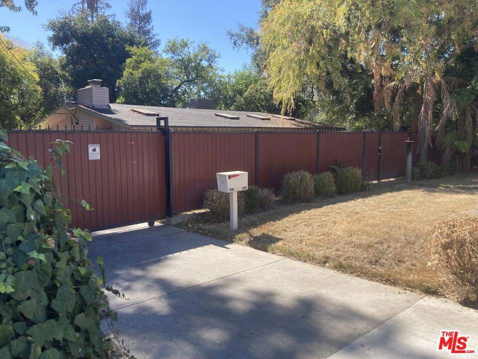 Altadena, CA 91001,1092 New York DR