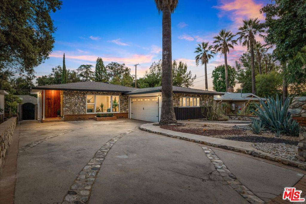Altadena, CA 91001,1086 HOLLYGROVE LN