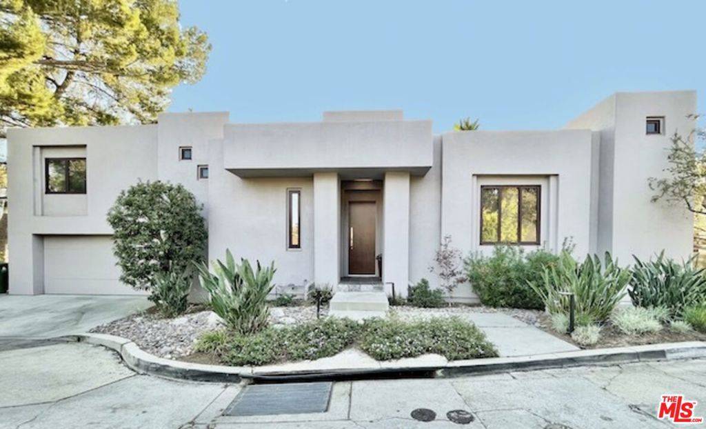 Los Angeles, CA 90068,5506 Ridge Oak DR
