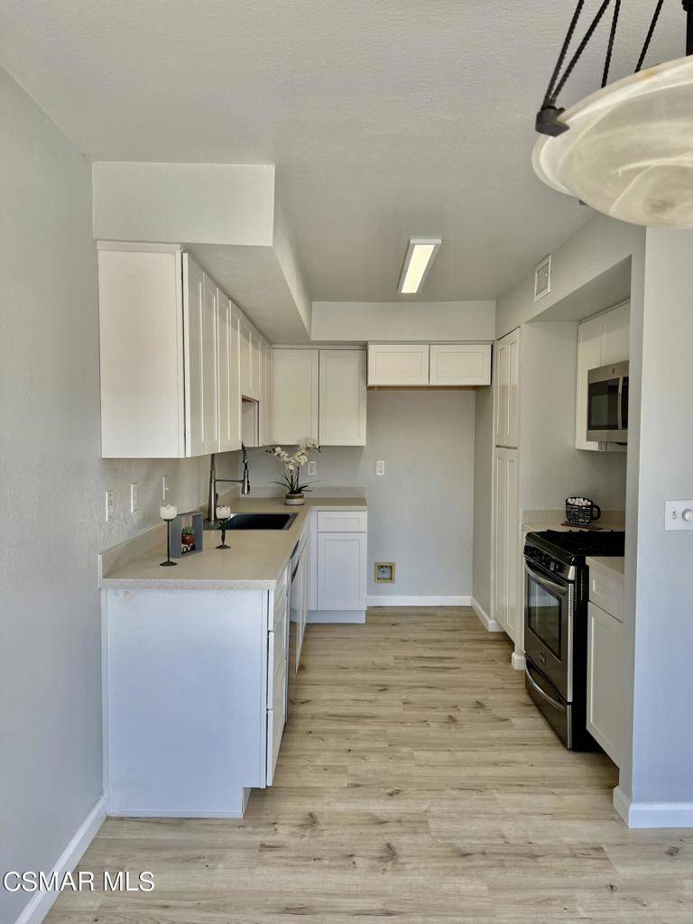 Moorpark, CA 93021,151 Majestic CT #706