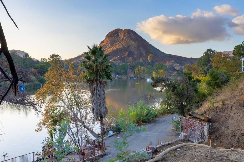 Agoura Hills, CA 91301,2026 Lakeshore DR