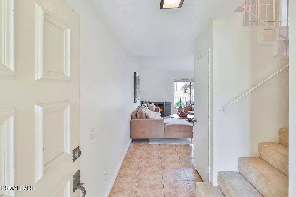 Newbury Park, CA 91320,611 Valley Oak LN