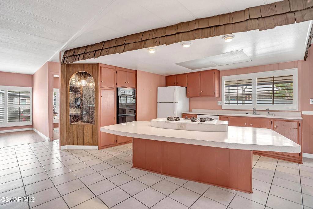 Simi Valley, CA 93065,195 Tierra Rejada RD #207