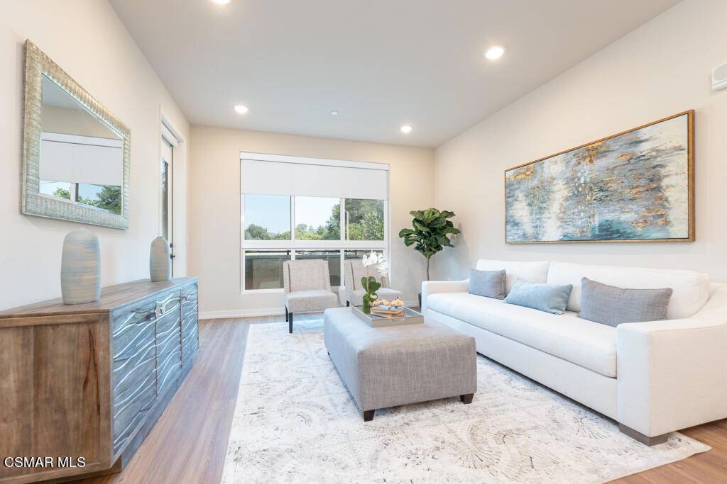 Thousand Oaks, CA 91362,77 Conejo School RD #208