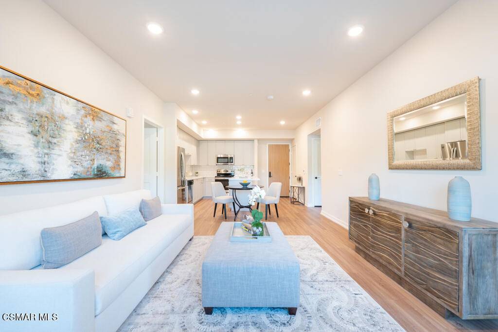 Thousand Oaks, CA 91362,77 Conejo School RD #208