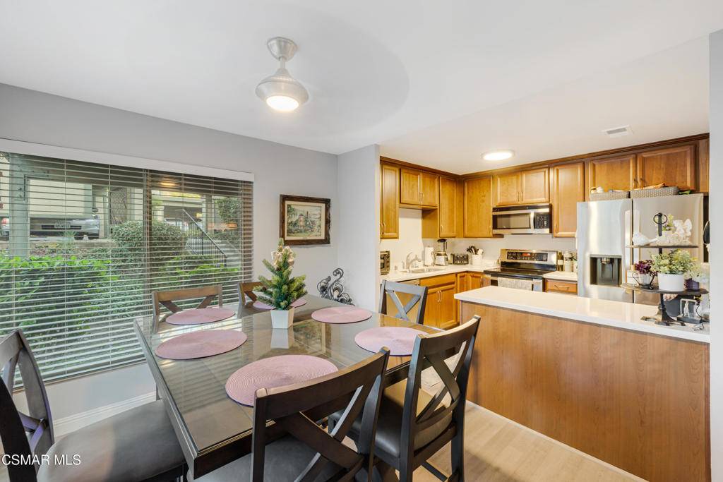 Thousand Oaks, CA 91360,348 Chestnut Hill CT #17