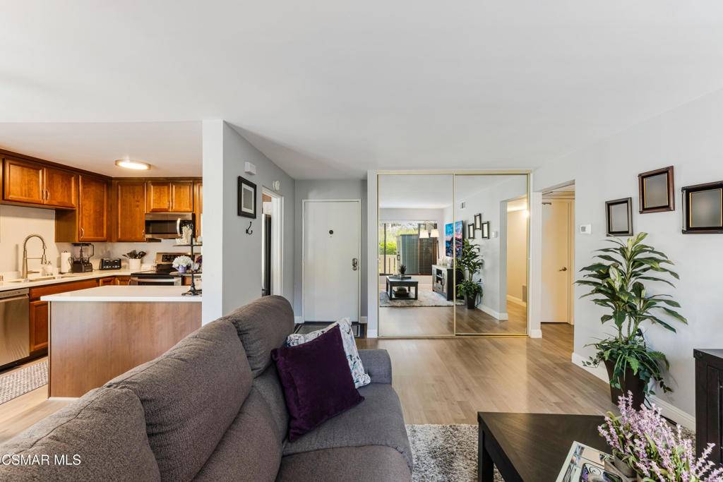 Thousand Oaks, CA 91360,348 Chestnut Hill CT #17