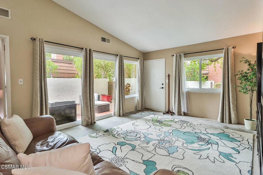 Chatsworth, CA 91311,10031 Larwin AVE #5