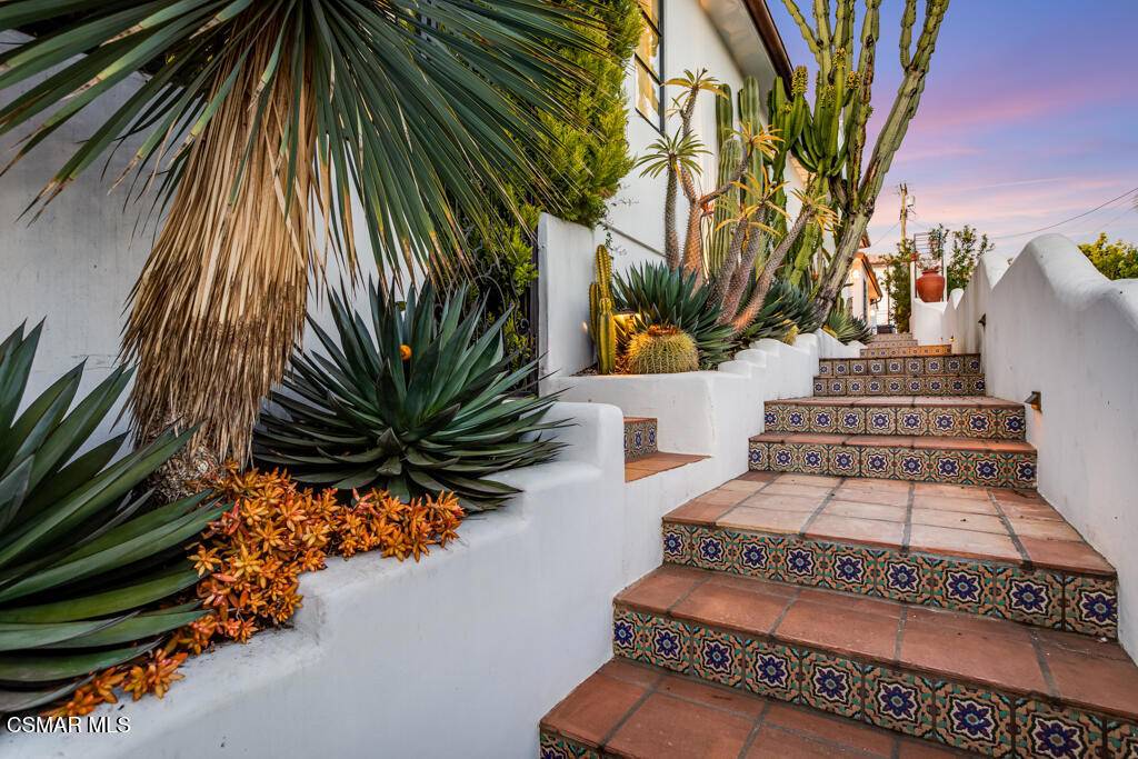 Los Angeles, CA 90049,162 N Carmelina AVE