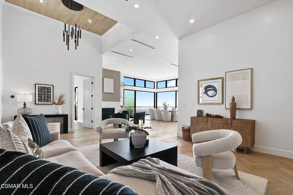Ventura, CA 93003,697 Via Cielito