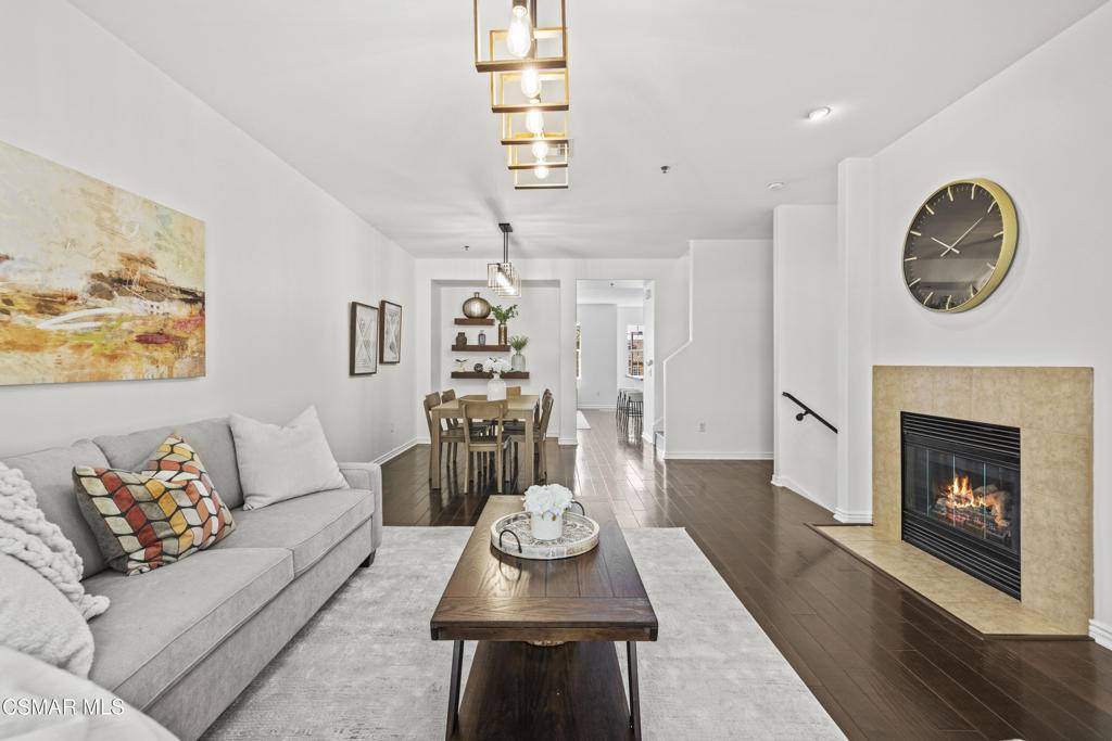 Thousand Oaks, CA 91362,393 E Hilltop WAY